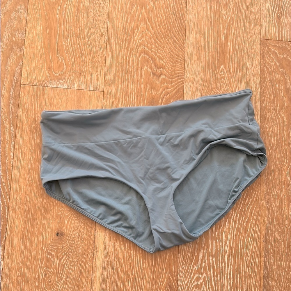 NWOT Athleta Essential Swim Boy Short Size Large - Picture 2 of 8